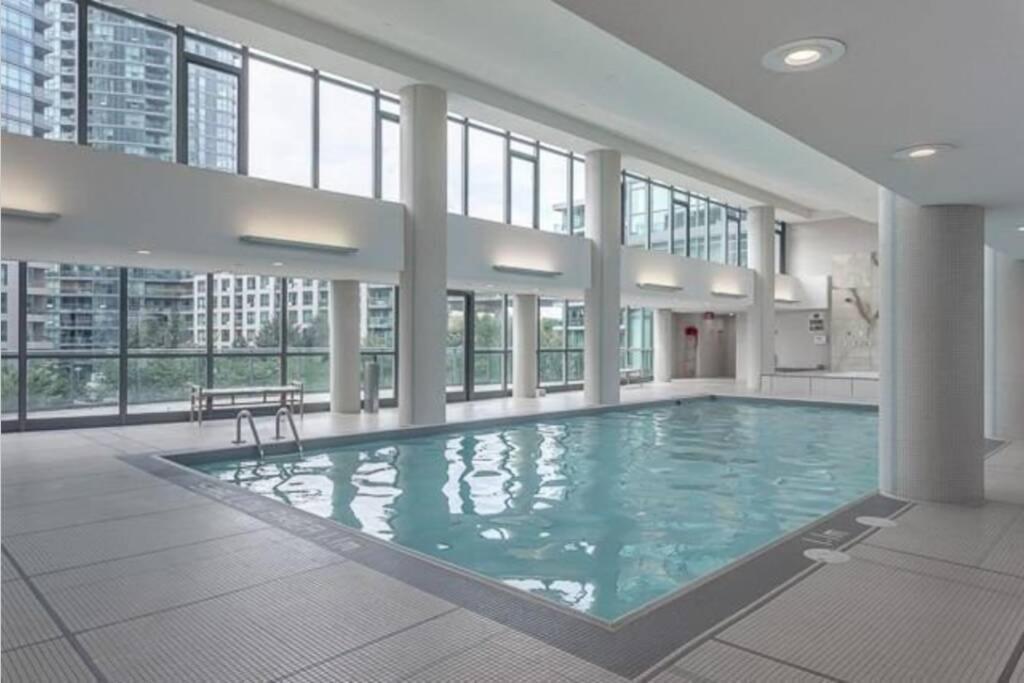 Luxury Suite With Private Patio In Downtown Toronto Exterior photo