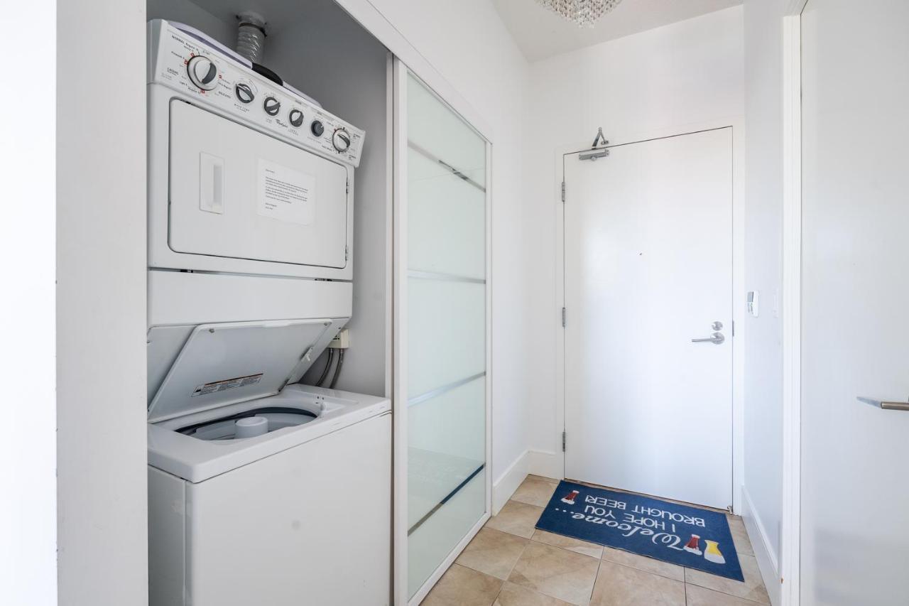 Luxury Suite With Private Patio In Downtown Toronto Exterior photo