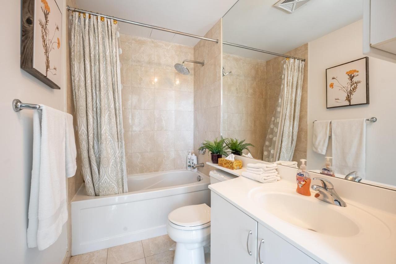 Luxury Suite With Private Patio In Downtown Toronto Exterior photo